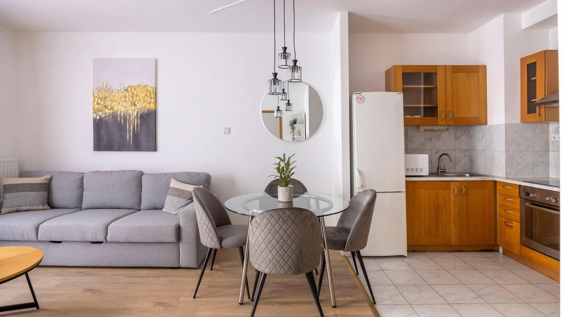 Deluxe K9 Central Suite With Balcony 